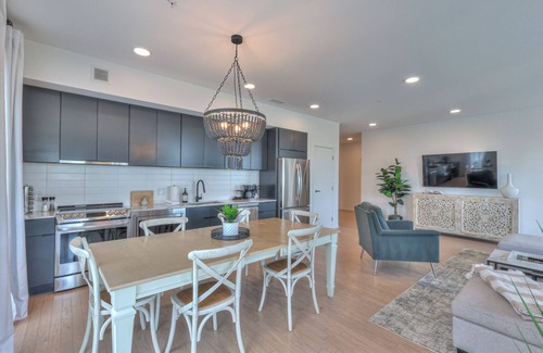 North Capitol Condominio | This condominium is a 3 bedroom(s), 2.5 bathrooms, located in Nashville, TN.