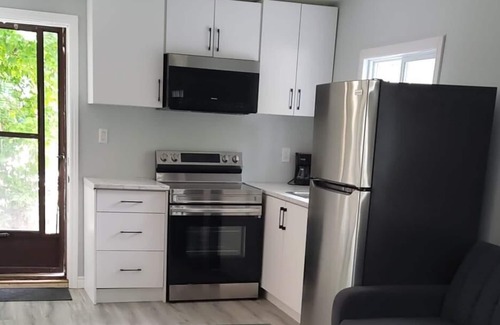 Wasaga Beach Cabina | This cottage is a 2 bedroom(s), 1 bathrooms, located in Wasaga Beach, ON.