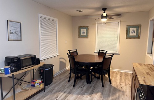 Newnan Casa | This cozy 3-bedroom home is located near Historic Downtown Newnan.