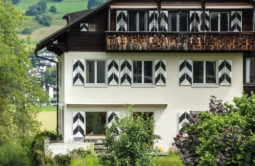 Flims Apartamento | This cozy apartment (approx. 95m2) is located in house Collina built in 1927.