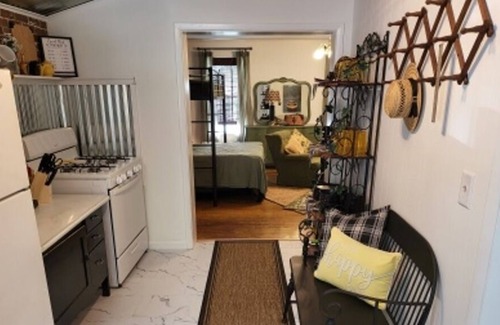 Shelbyville Apartamento | This cozy, furnished apartment is perfect for the traveling professional.