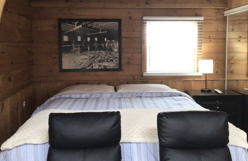 Columbia Cabina | This cozy log cabin has a private entrance