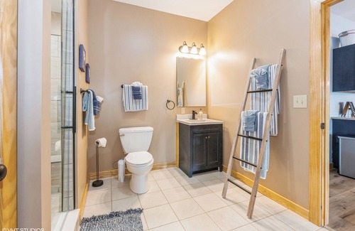 La Porte Apartamento | This duplex is a 2 bedroom(s), 2 bathrooms, located in La Porte , IN.