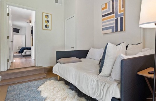 Saint Thomas Development Apartamento | This duplex is a 3 bedroom(s), 2 bathrooms, located in New Orleans, LA.