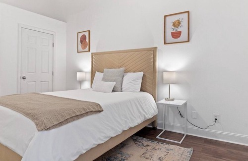 Saint Thomas Development Apartamento | This duplex is a 3 bedroom(s), 2 bathrooms, located in New Orleans, LA.