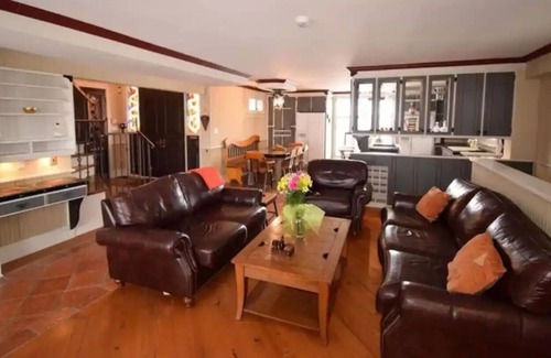 Niagara-on-the-Lake Cabaña | This European flair minutes from historic Niagara On The Lake