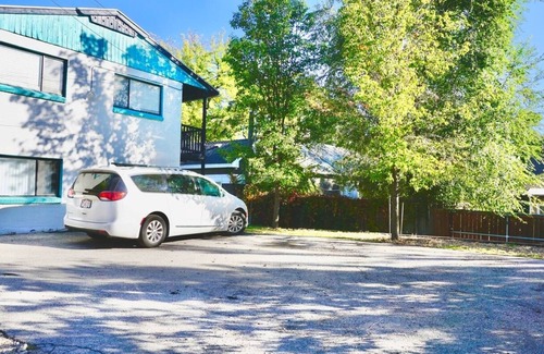 Lower Avenues Apartamento | This fourplex is a 1 bedroom(s), 1 bathrooms, located in Salt Lake City, UT.