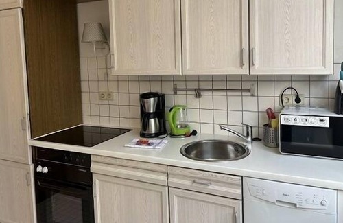 Hamburg-Barmbek Apartamento | This furnished 1-room-apartment is located in our apartment house at Kunaustraße on the ground floor and is quietly located to the back.