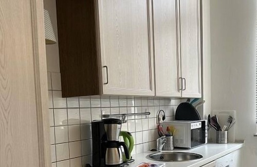 Hamburg-Barmbek Apartamento | This furnished 1-room-apartment is located in our apartment house at Kunaustraße on the ground floor and is quietly located to the back.