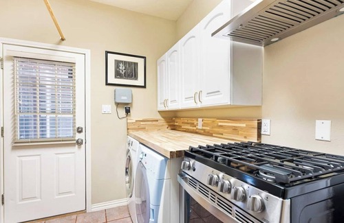 Circle C Ranch Casa | This guest house is a 2 bedroom(s), 1.5 bathrooms, located in Austin, TX.