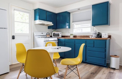 Lincoln Park Casa | This guest house is a 1 bedroom(s), 1 bathrooms, located in Kingston, NY.