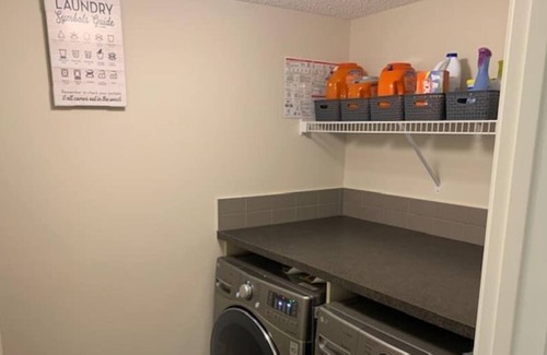Cochrane Apartamento | This guest suite is a 2 bedroom(s), 1 bathrooms, located in Cochrane, AB.