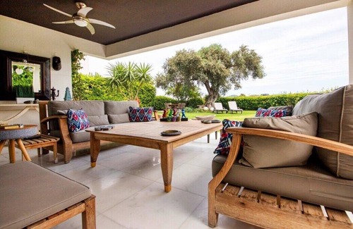 Golturkbuku Casa | Cheerful Bright 3BD Summer Paradise + Pool! #187