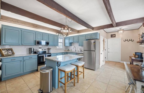Harrodsburg Casa | This house is a 2 bedroom(s), 1.5 bathrooms, located in Harrodsburg, KY.