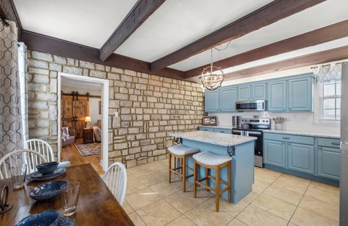 Harrodsburg Casa | This house is a 2 bedroom(s), 1.5 bathrooms, located in Harrodsburg, KY.