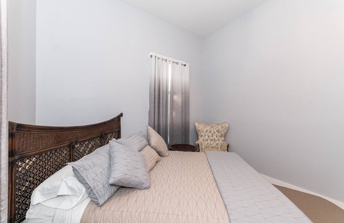 Main - Military Plaza Casa | This house is a 2 bedroom(s), 1 bathrooms, located in San Antonio, TX.