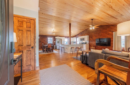 Blacksburg Casa | This house is a 2 bedroom(s), 3 bathrooms, located in Blacksburg, VA.