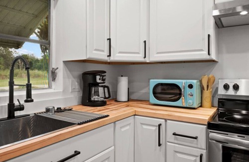 Fort Myers Shores Casa | This house is a 2 bedroom(s), 2 bathrooms, located in Fort Myers, FL.