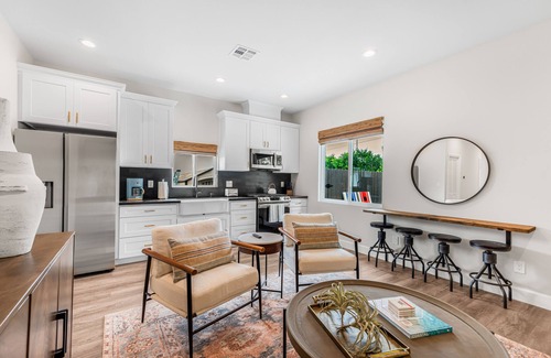 Camarillo Casa | This house is a 2 bedroom(s), 2 bathrooms, located in Camarillo , CA.
