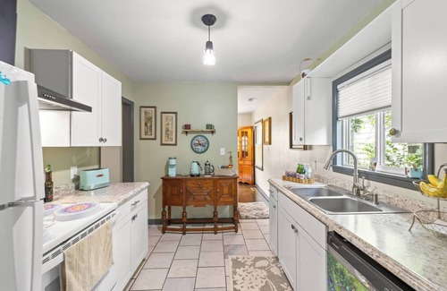 Picadome Casa | This house is a 2 bedroom(s), 1 bathrooms, located in Lexington, KY.