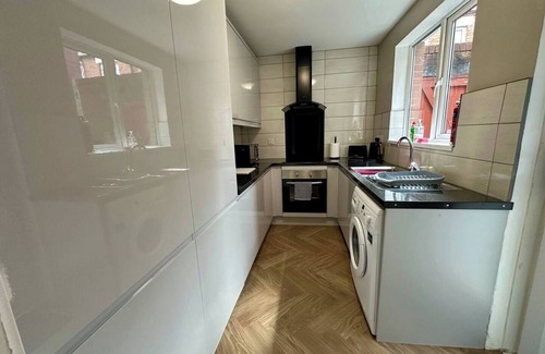 Ormeau Casa | This house is a 2 bedroom(s), 1 bathrooms, located in Belfast, Northern Ireland.