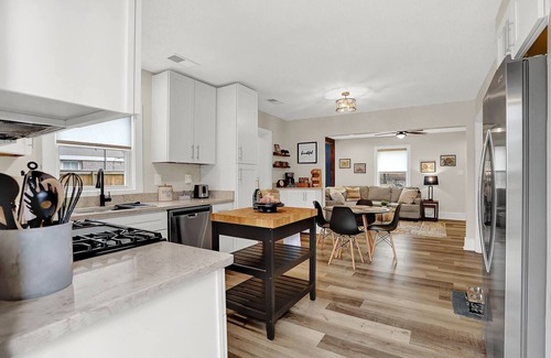 East Memphis Casa | This house is a 2 bedroom(s), 1 bathrooms, located in Memphis, TN.