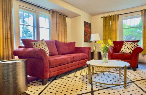 Olympia Casa | This house is a 2 bedroom(s), 1 bathrooms, located in Olympia, WA.
