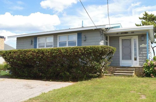 Narragansett Casa | This house is a 2 bedroom(s), 1 bathrooms, located in Narragansett, RI.