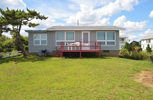 Narragansett Casa | This house is a 2 bedroom(s), 1 bathrooms, located in Narragansett, RI.