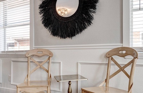 Broadmoor Casa | This house is a 3 bedroom(s), 2 bathrooms, located in New Orleans, LA.