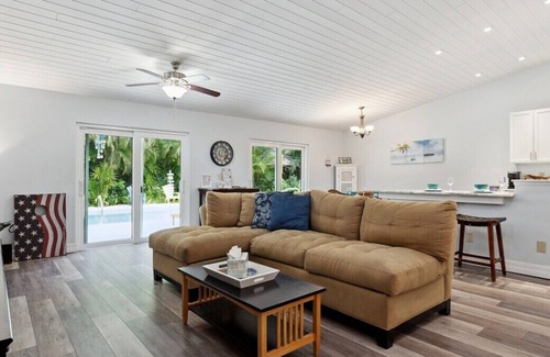 Wabasso Beach Casa | This house is a 3 bedroom(s), 2 bathrooms, located in Vero Beach, FL.