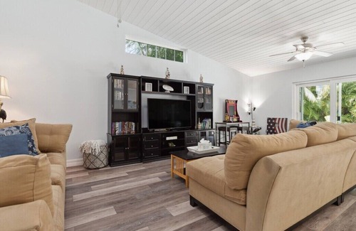 Wabasso Beach Casa | This house is a 3 bedroom(s), 2 bathrooms, located in Vero Beach, FL.