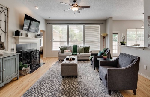 South Arlington Casa | This house is a 3 bedroom(s), 2 bathrooms, located in Mansfield, TX.