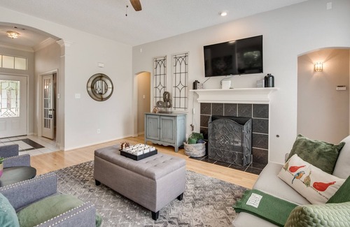South Arlington Casa | This house is a 3 bedroom(s), 2 bathrooms, located in Mansfield, TX.