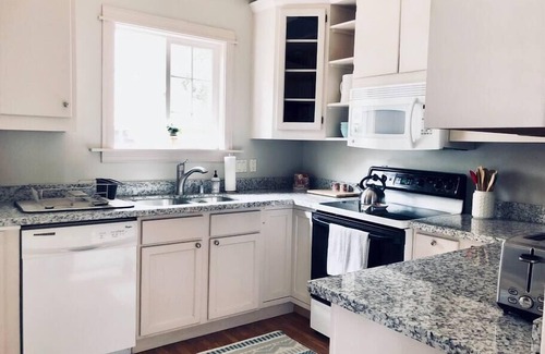 Downtown Vancouver Casa | This house is a 3 bedroom(s), 2 bathrooms, located in Vancouver, WA.