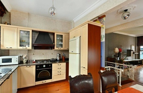 Arnavutkoy Casa | This house is a 3 bedroom(s), 2 bathrooms, located in Beşiktaş, İstanbul.
