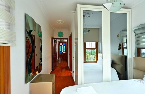 Arnavutkoy Casa | This house is a 3 bedroom(s), 2 bathrooms, located in Beşiktaş, İstanbul.