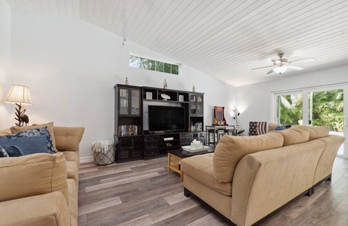 Old Orchid Casa | This house is a 3 bedroom(s), 2 bathrooms, located in Vero Beach, FL.