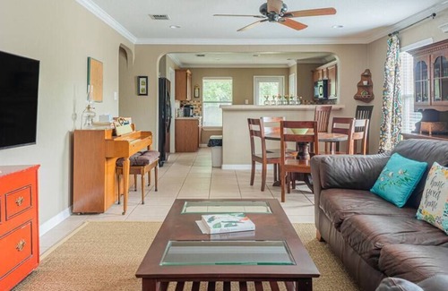 Boerne Casa | This house is a 3 bedroom(s), 2 bathrooms, located in Boerne, TX.