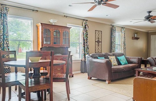 Boerne Casa | This house is a 3 bedroom(s), 2 bathrooms, located in Boerne, TX.