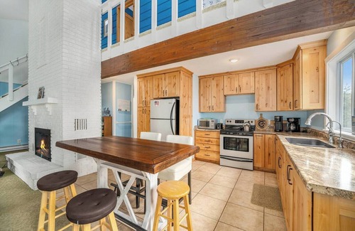 Kendall Casa | This house is a 3 bedroom(s), 2 bathrooms, located in Lawton, MI.