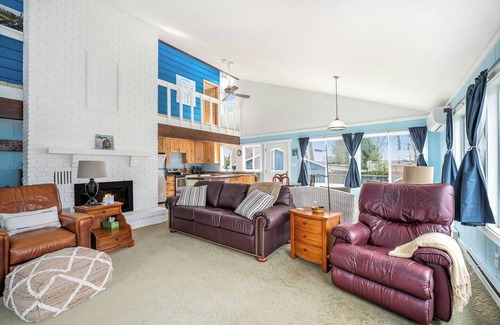 Kendall Casa | This house is a 3 bedroom(s), 2 bathrooms, located in Lawton, MI.