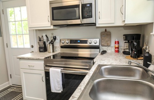 Southside Casa | This house is a 3 bedroom(s), 1 bathrooms, located in Jacksonville, FL.