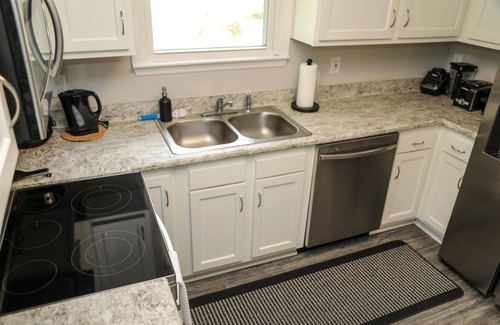 Southside Casa | This house is a 3 bedroom(s), 1 bathrooms, located in Jacksonville, FL.