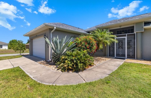 North Port Casa | This house is a 4 bedroom(s), 2.5 bathrooms, located in North Port, FL.