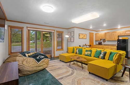 Green Bay Casa | This house is a 4 bedrooms, 2.5 bathrooms, located in Green Bay, WI.