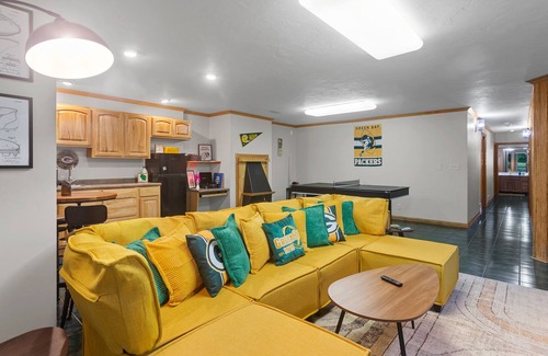 Green Bay Casa | This house is a 4 bedrooms, 2.5 bathrooms, located in Green Bay, WI.