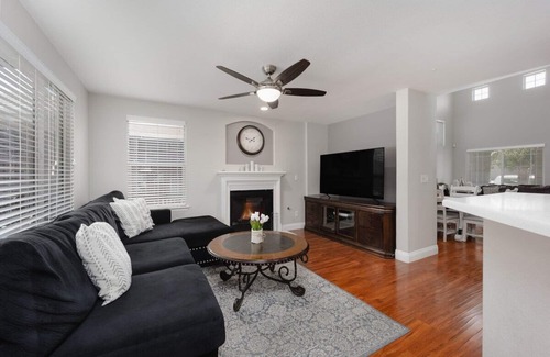 Antelope Casa | This house is a 4 bedroom(s), 3 bathrooms, located in Antelope, CA.
