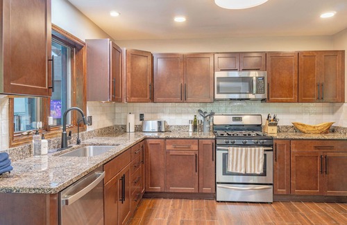 Kingston Casa | This house is a 4 bedroom(s), 3 bathrooms, located in Kingston, NY.