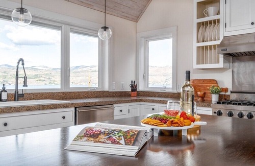 Ardenvoir Casa | This house is a 4 bedroom(s), 3 bathrooms, located in Chelan, WA.